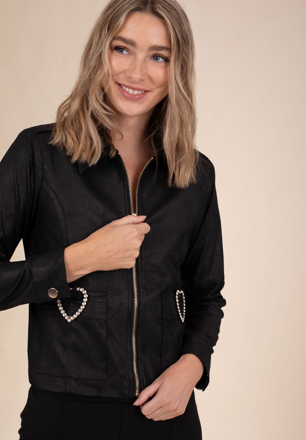 Chaqueta Negra Corazones 1