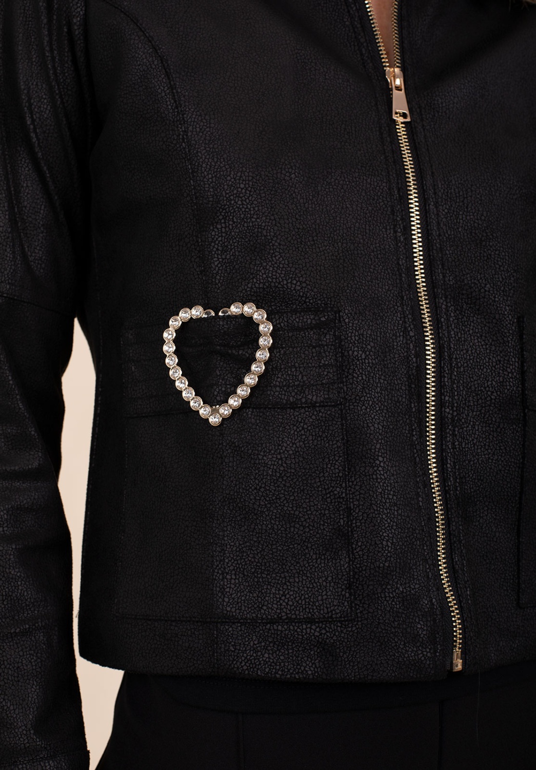 Chaqueta Negra Corazones 2