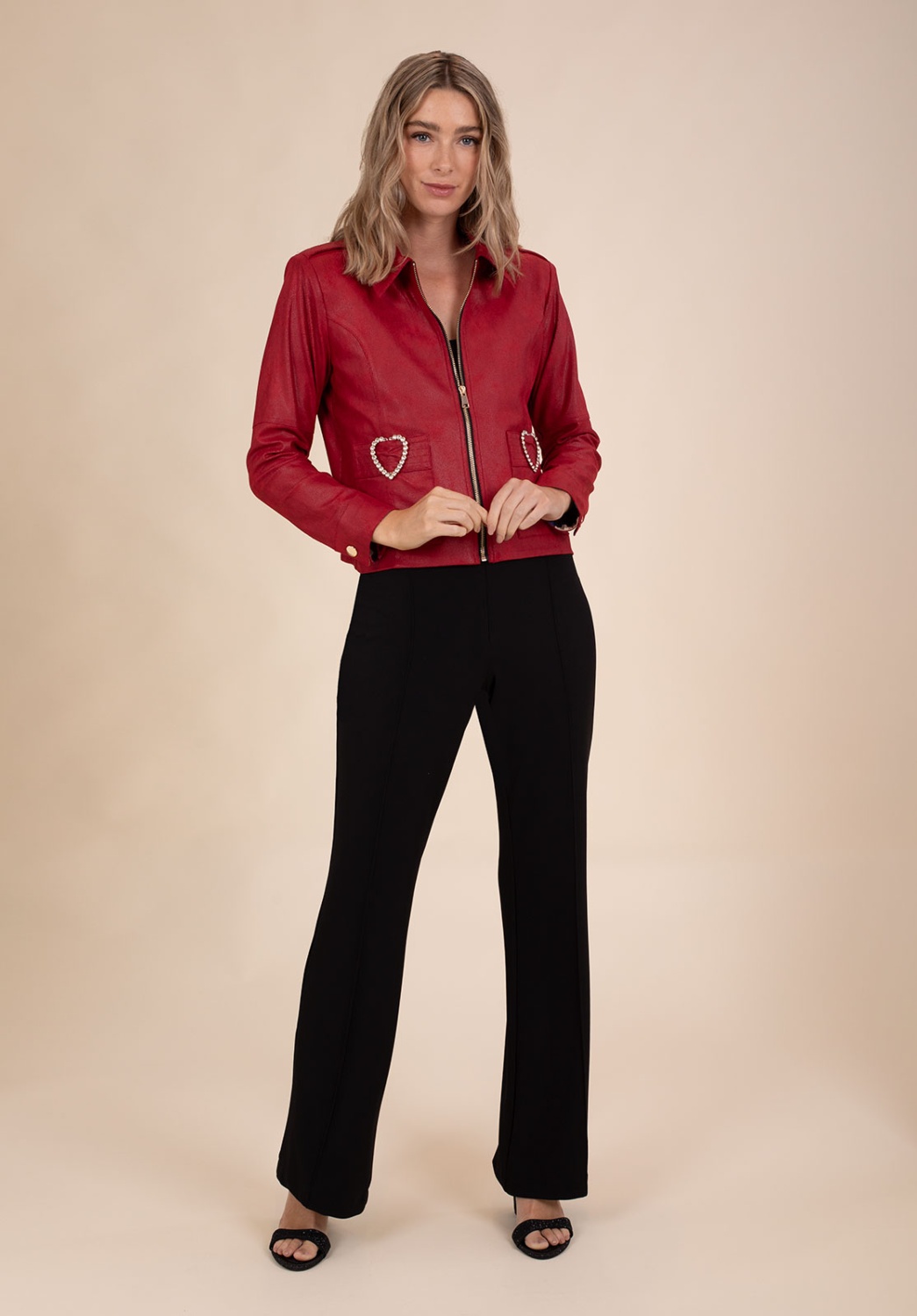 chaqueta roja corazones 4