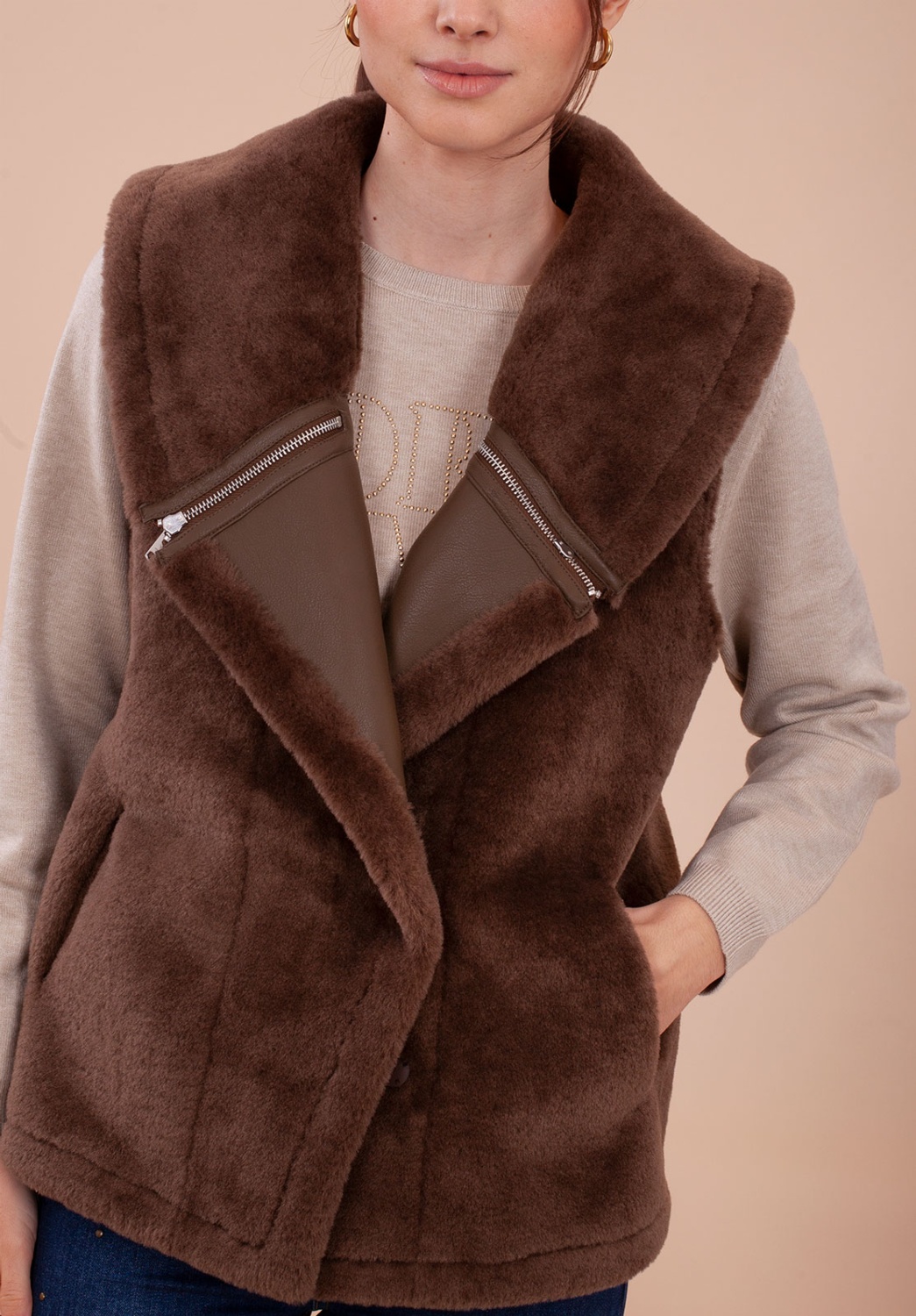 Chaleco de pelo marrón 1