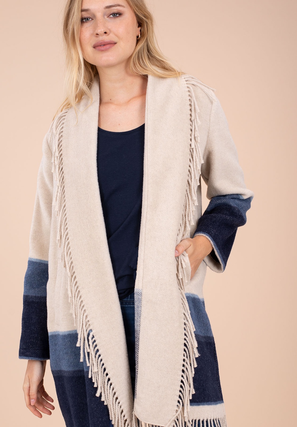 Chaqueta larga de punto, con rayas horizontales 1