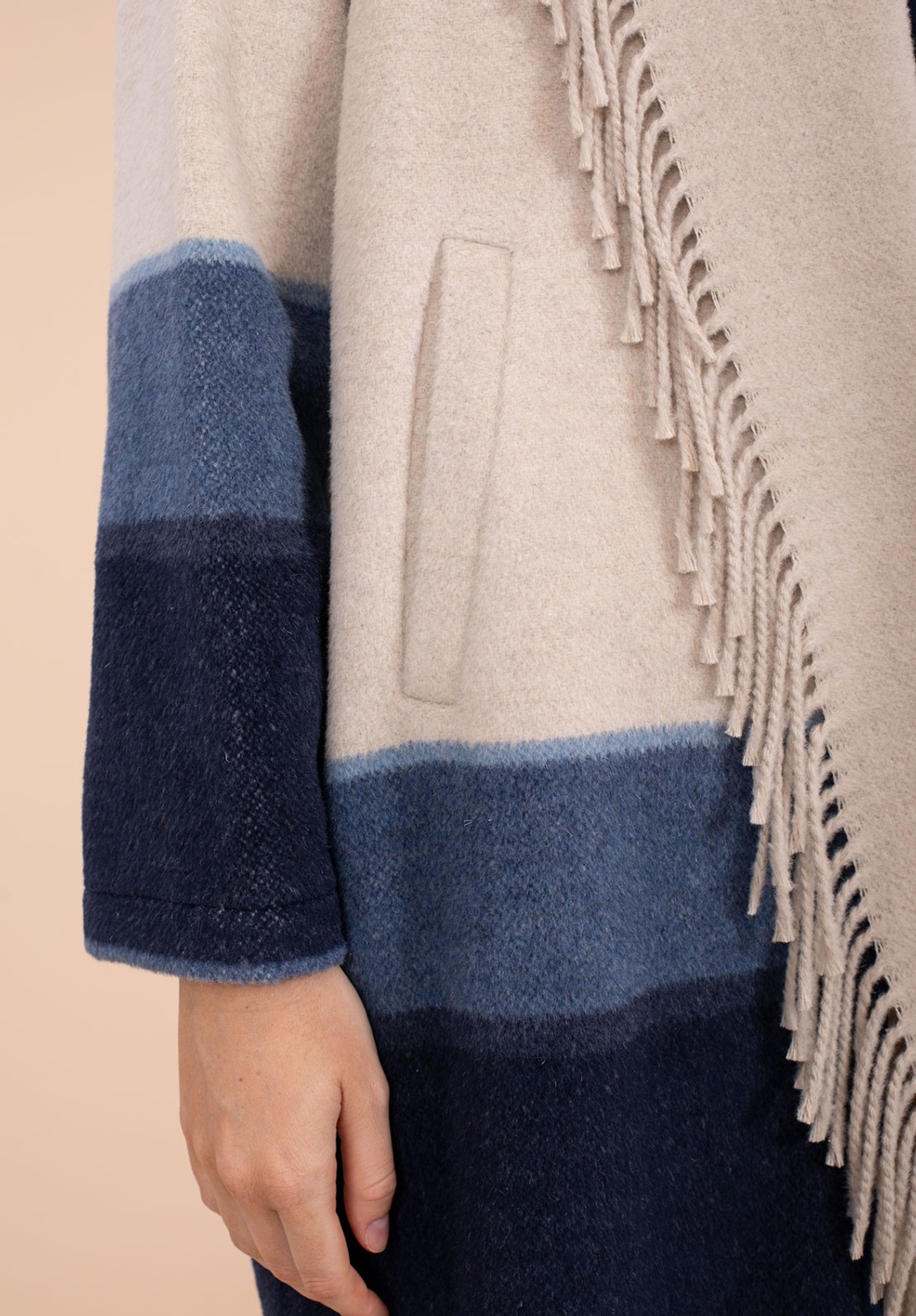 Chaqueta larga de punto, con rayas horizontales 2