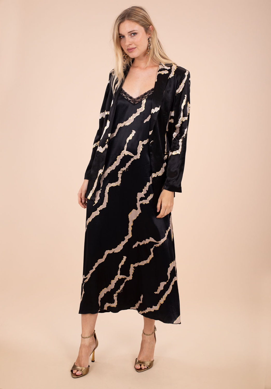 Vestido negro con tirantes 3