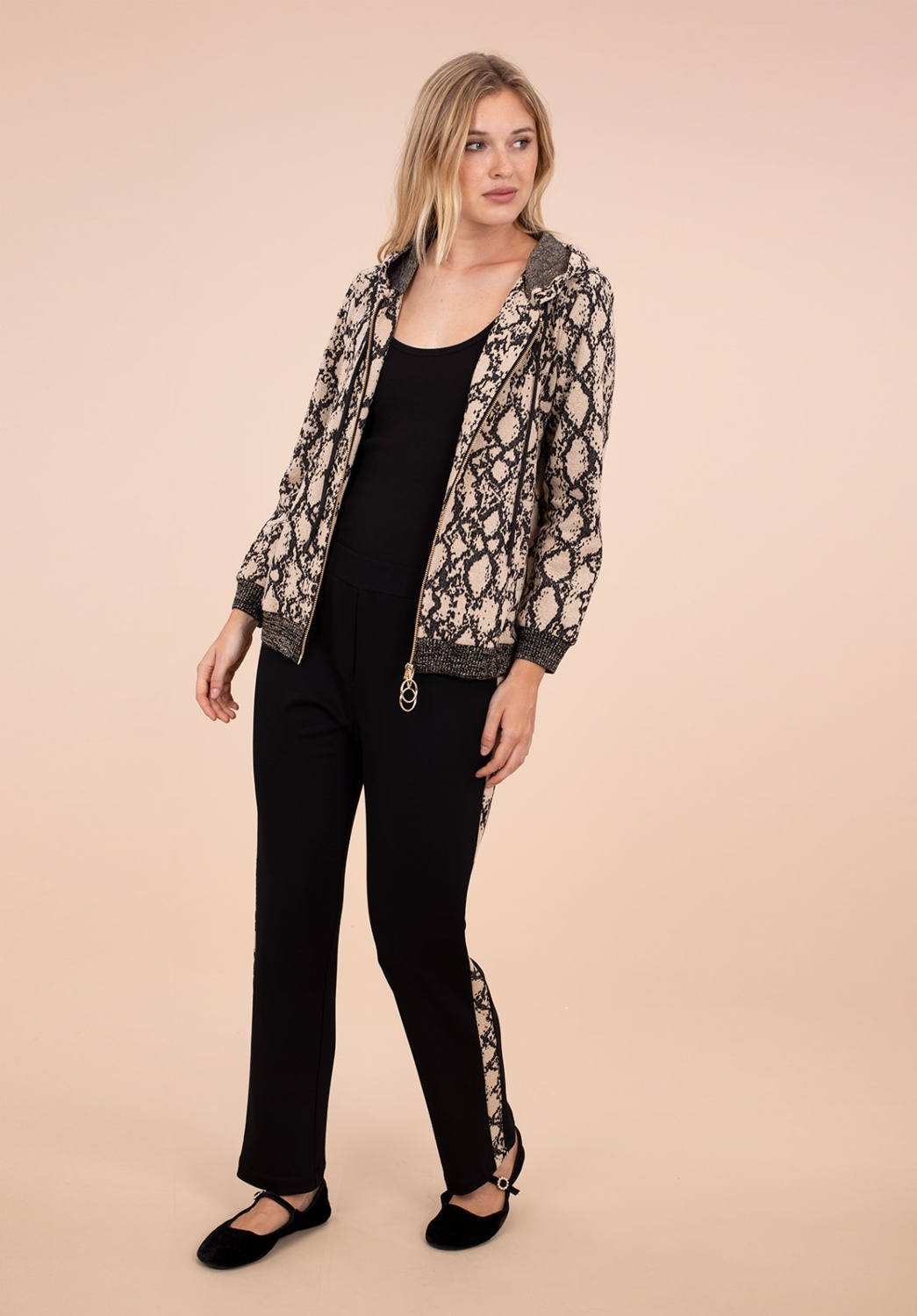 Pantalón Negro con Banda Lateral Snake Print 4