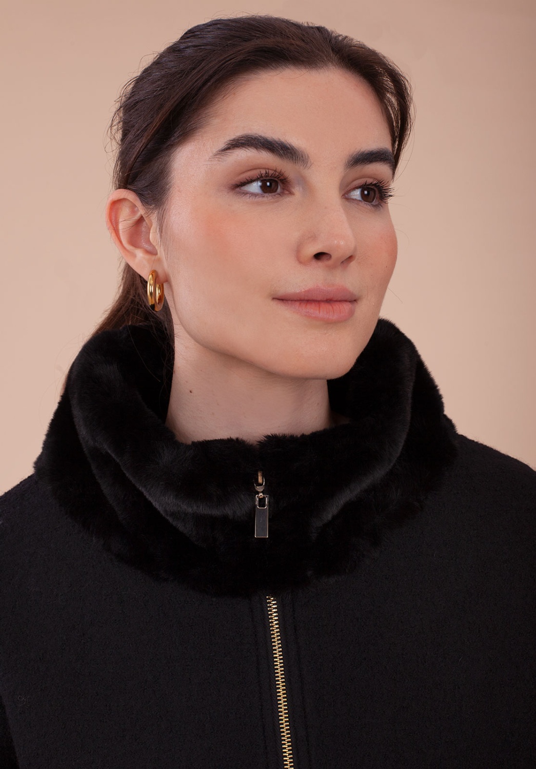 Chaqueta con cuello de pelo sintético 2