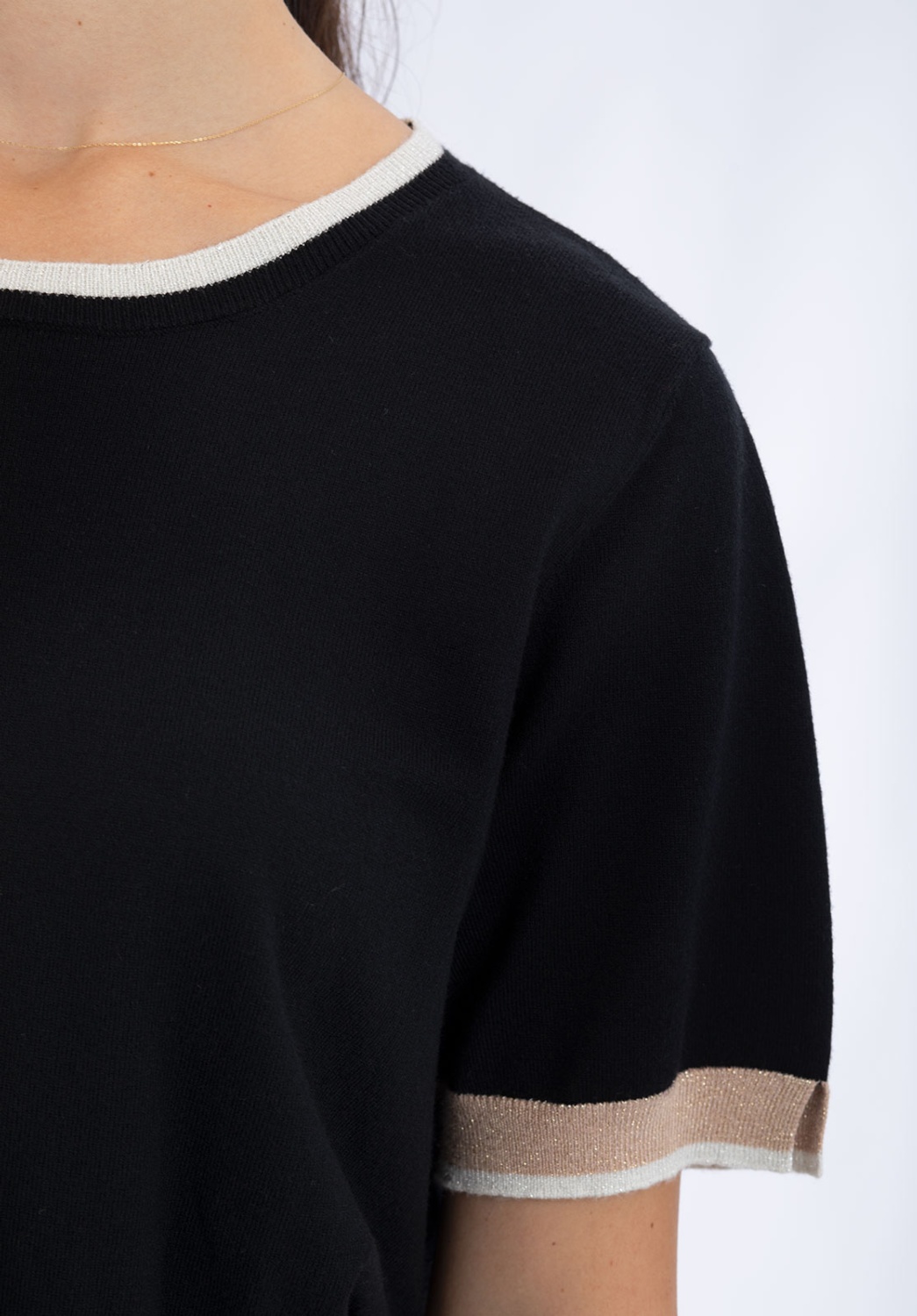 Jersey Negro de Manga Corta