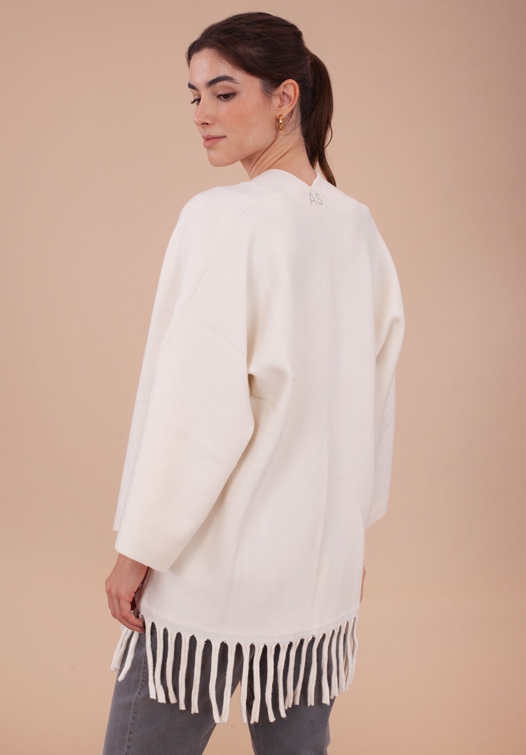 CHAQUETA blanca con flecos 3