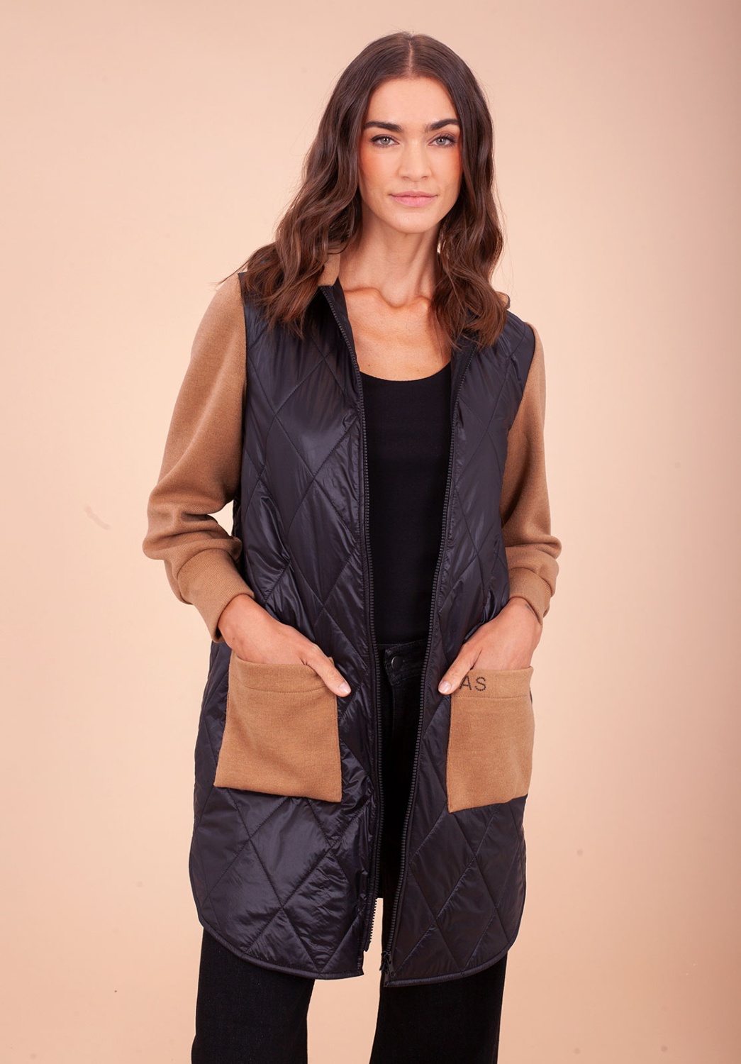 Abrigo acolchado Negro y Beige 1
