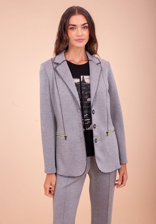 Chaqueta gris bolsillos cremallera 