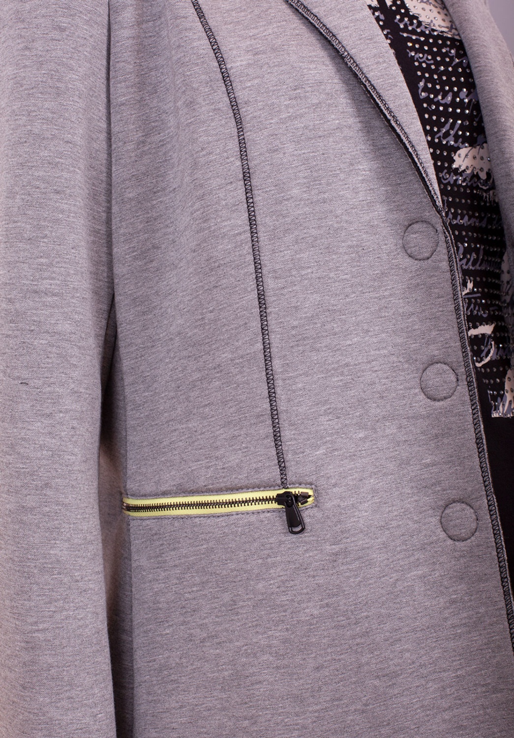 Chaqueta gris bolsillos cremallera 2