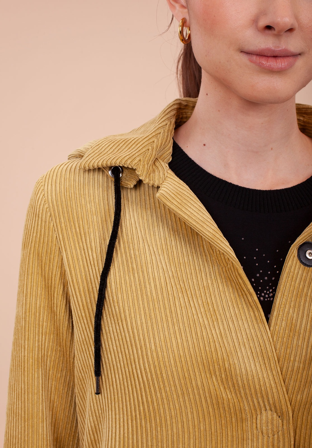 CHAQUETA AMARRILLA DE PANA 2