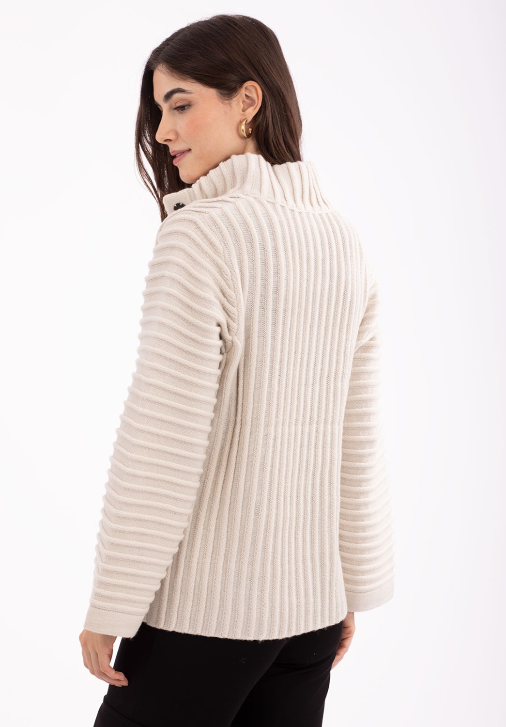 Knitted cardigan with a turtleneck 4