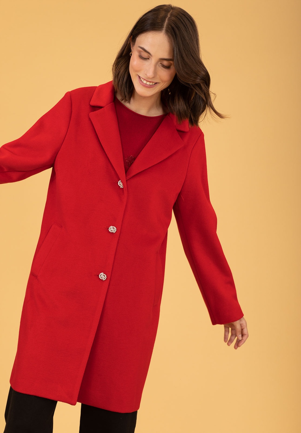 Manteau en tissu rouge 1