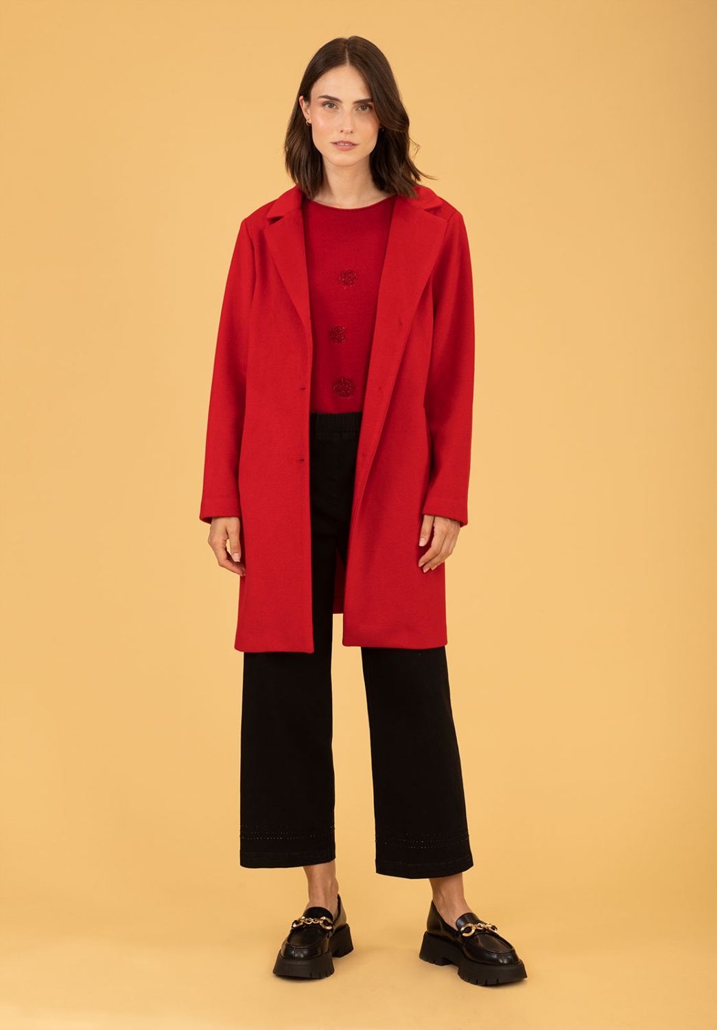 Manteau en tissu rouge 2