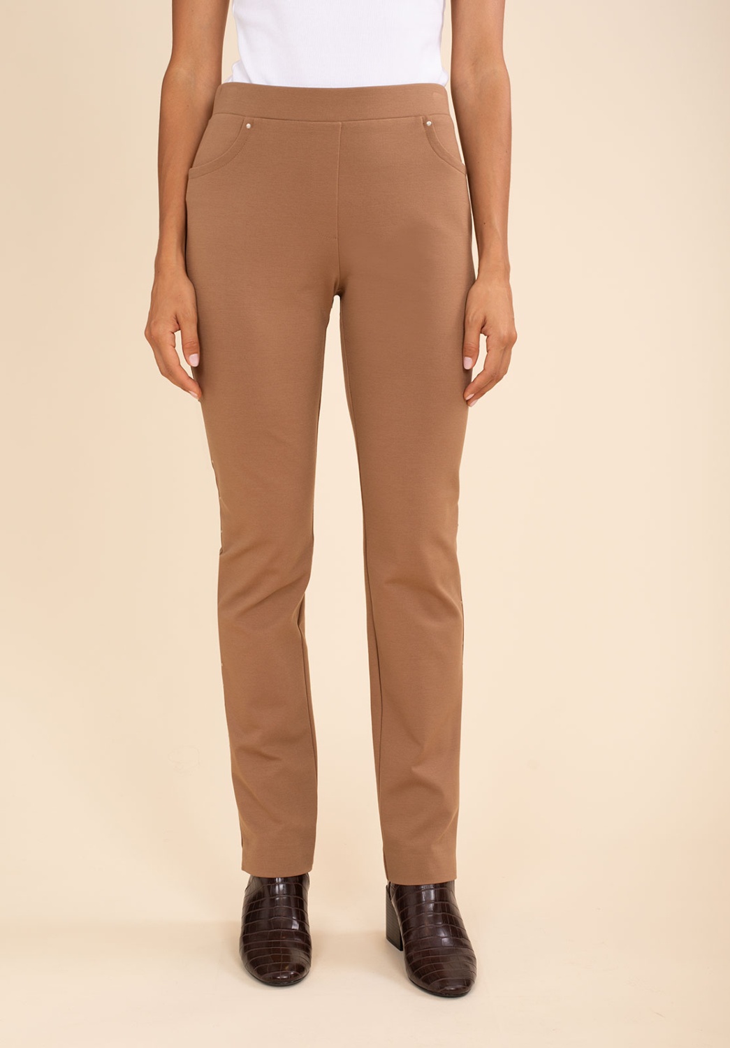 Pantalón Punto Camel Pedrería 1