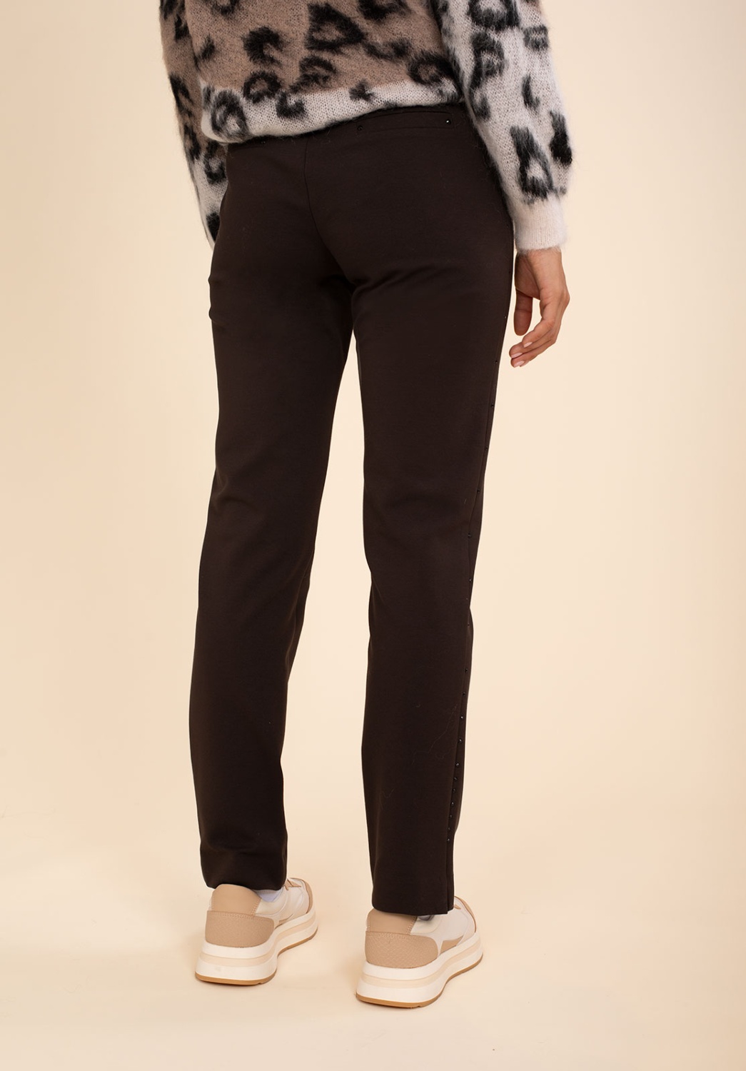Pantalón Punto Marrón Pedrería 3
