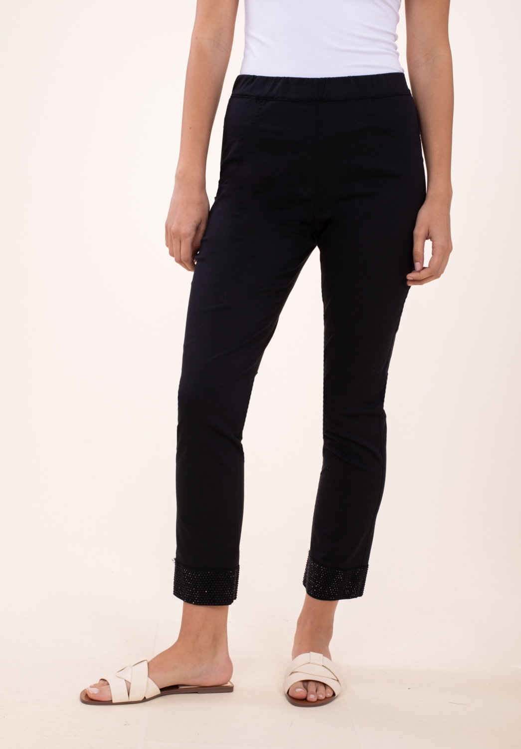 Pantalón Capri Pedrería Negro 1