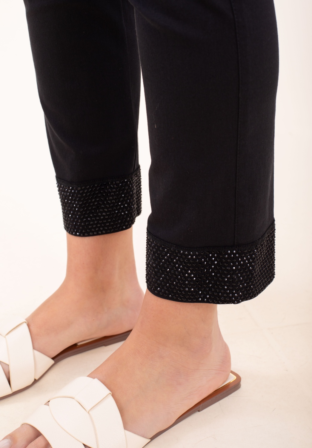 Pantalón Capri Pedrería Negro 2