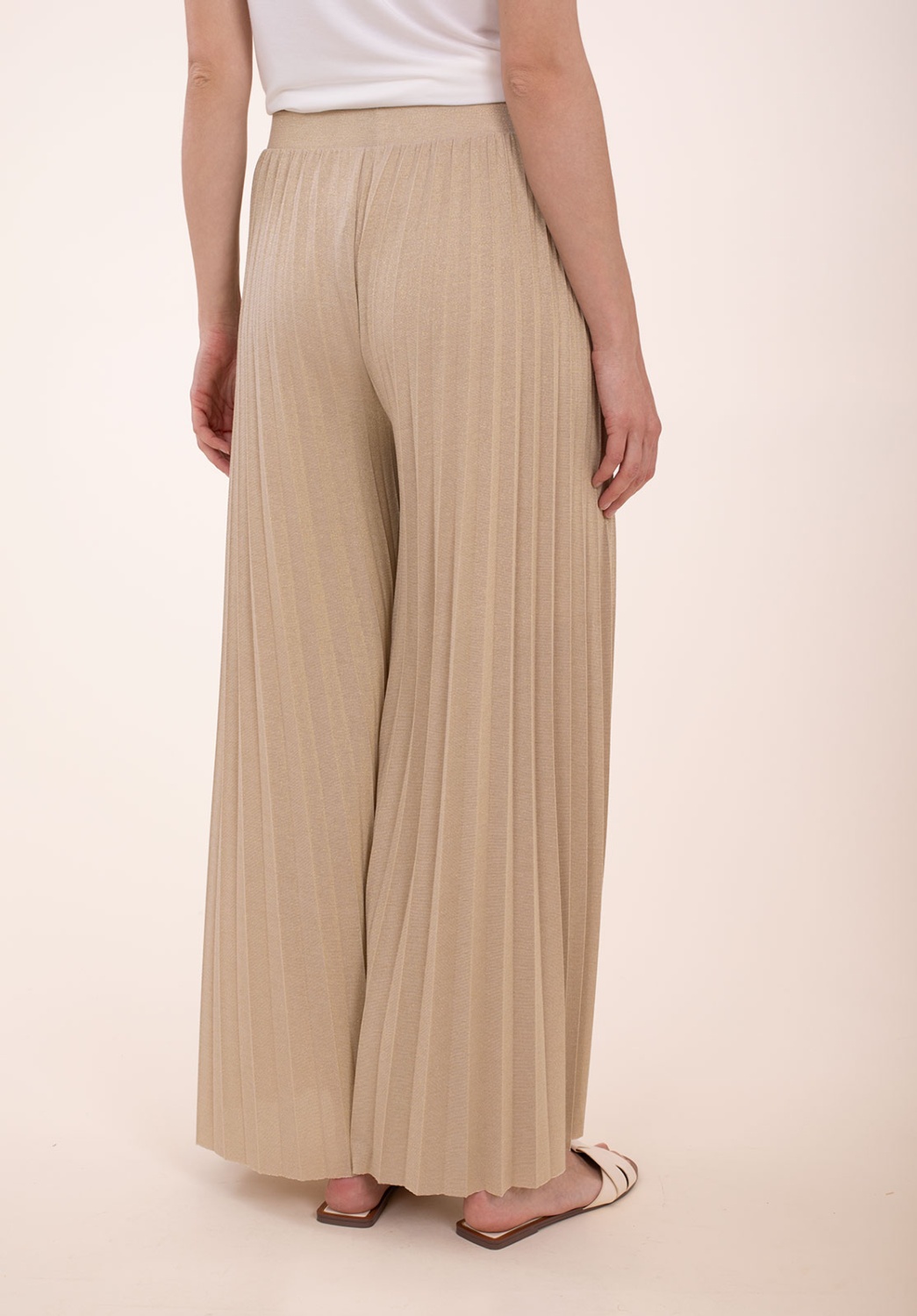 Pantalón Dorado Plisado 3