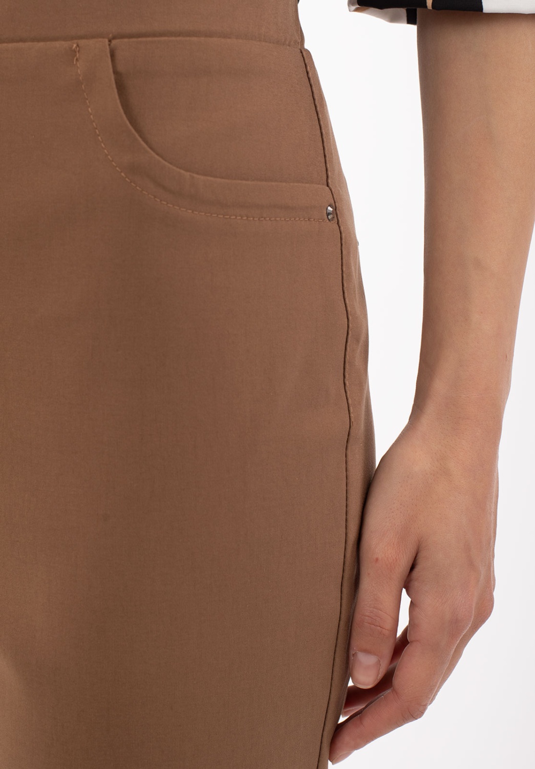 Pantalón Pitillo Camel 2