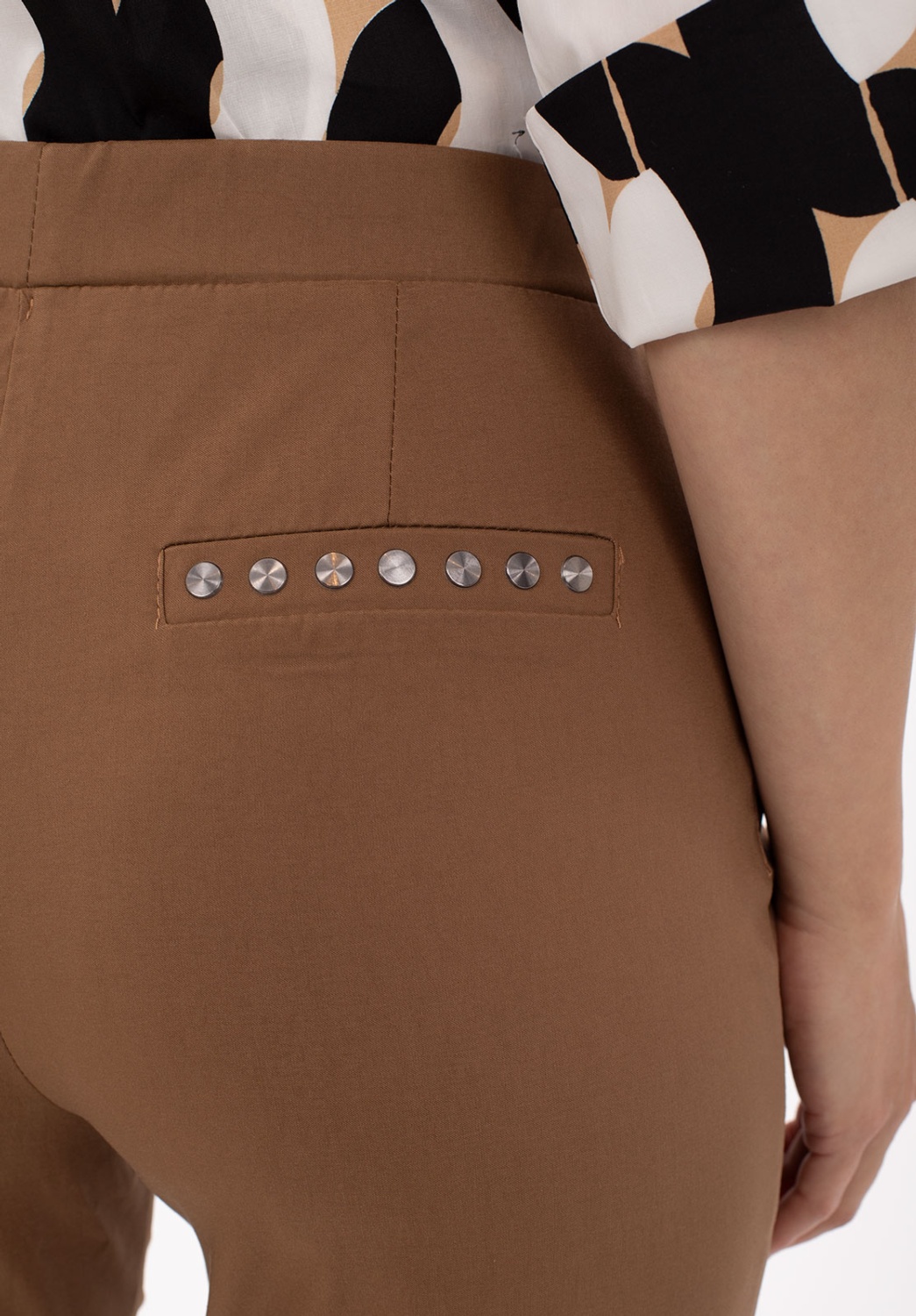 Pantalón Pitillo Camel 3