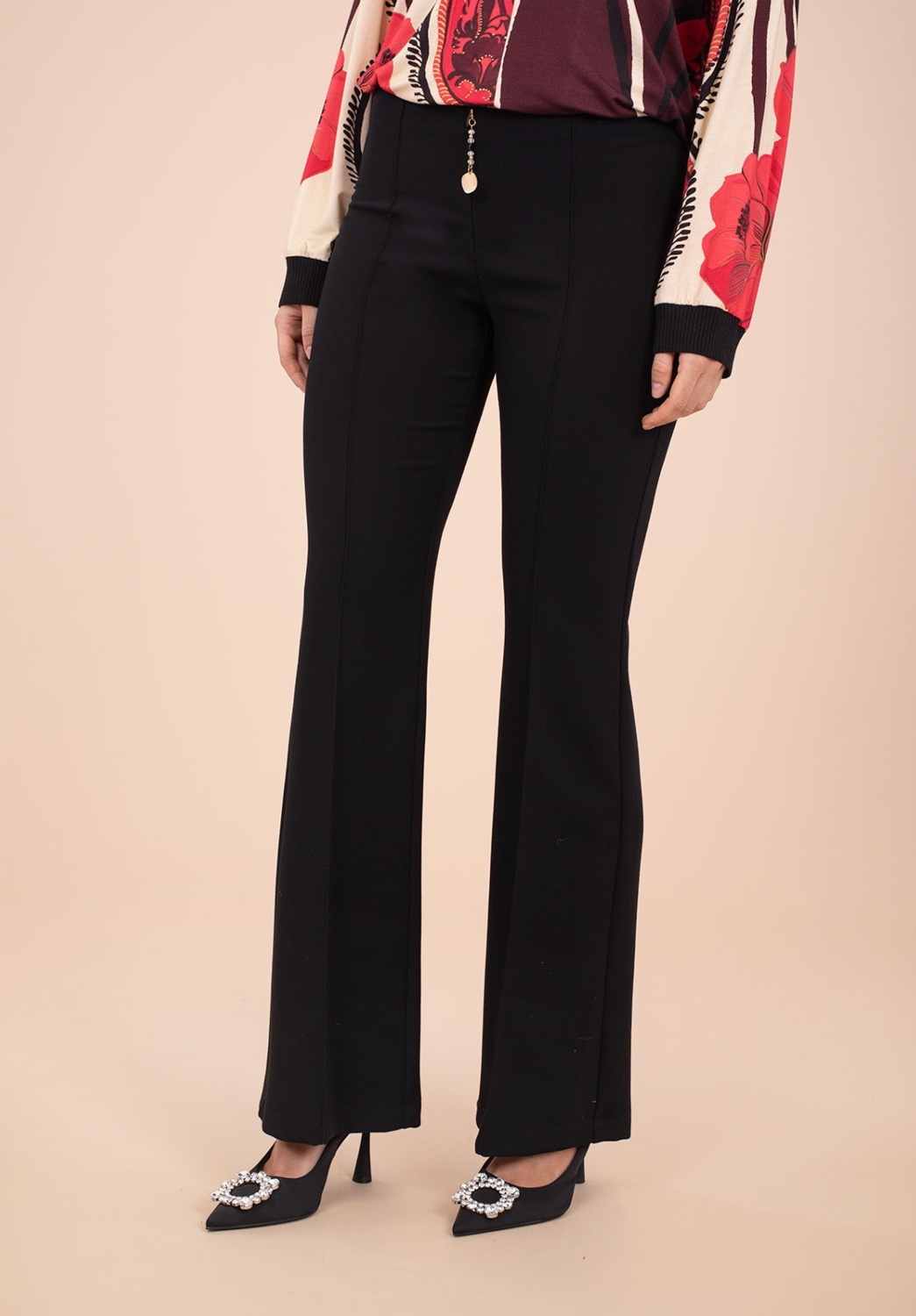 Pantalón Negro De Tiro Medio 1