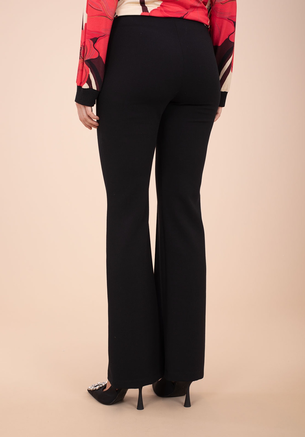 Pantalón Negro De Tiro Medio 3