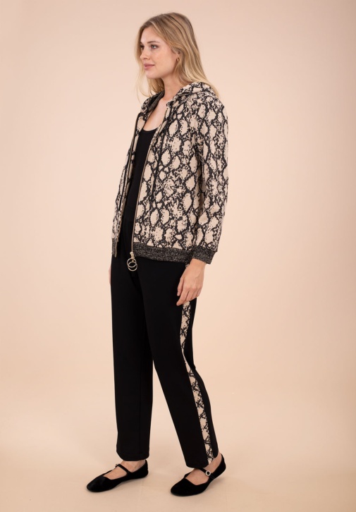 Pantalón Negro con Banda Lateral Snake Print