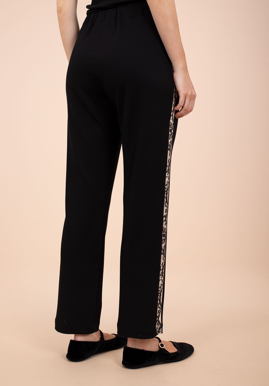 Pantalón Negro con Banda Lateral Snake Print 3