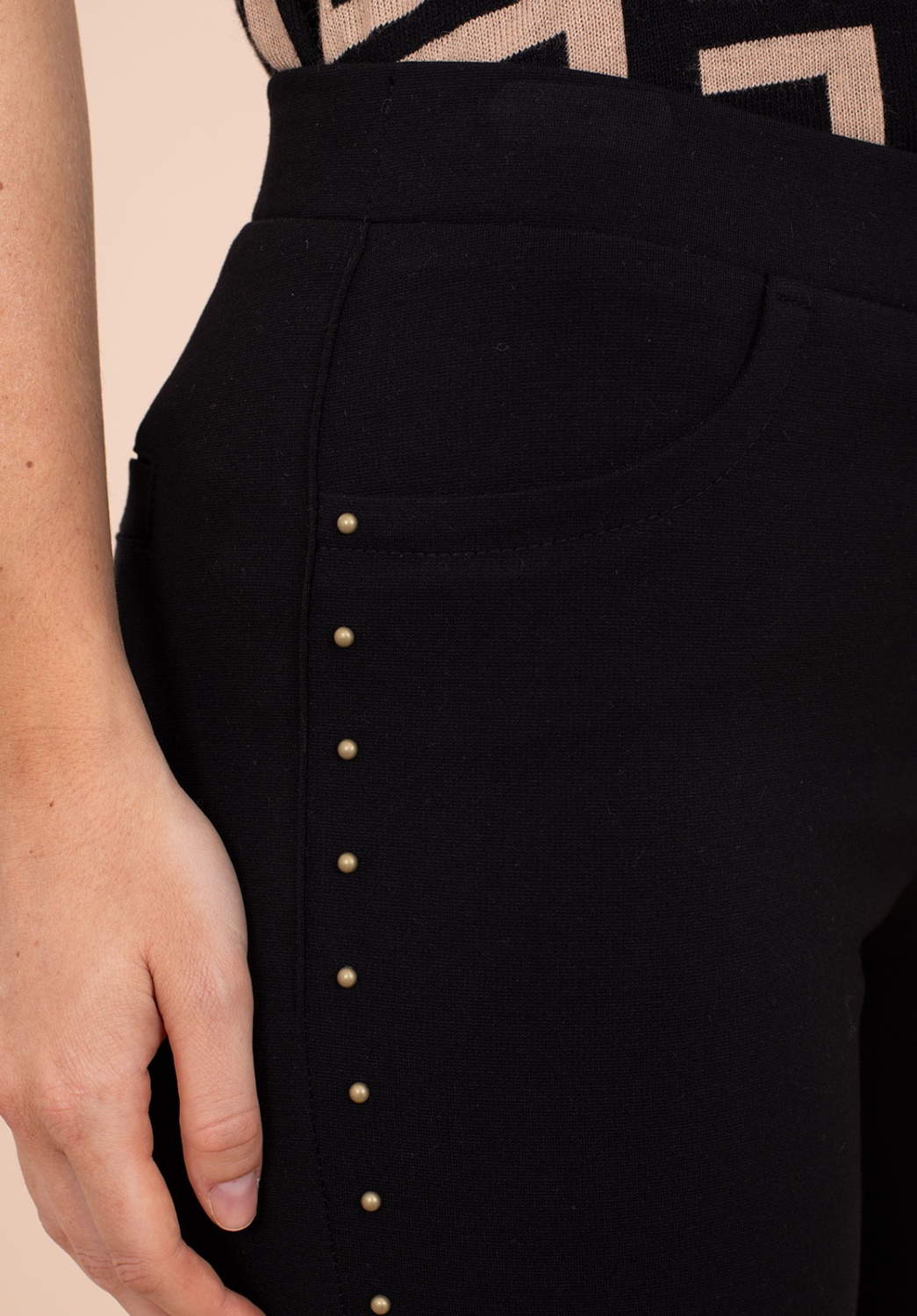 PANTALON PUNTO CON TACHAS 2