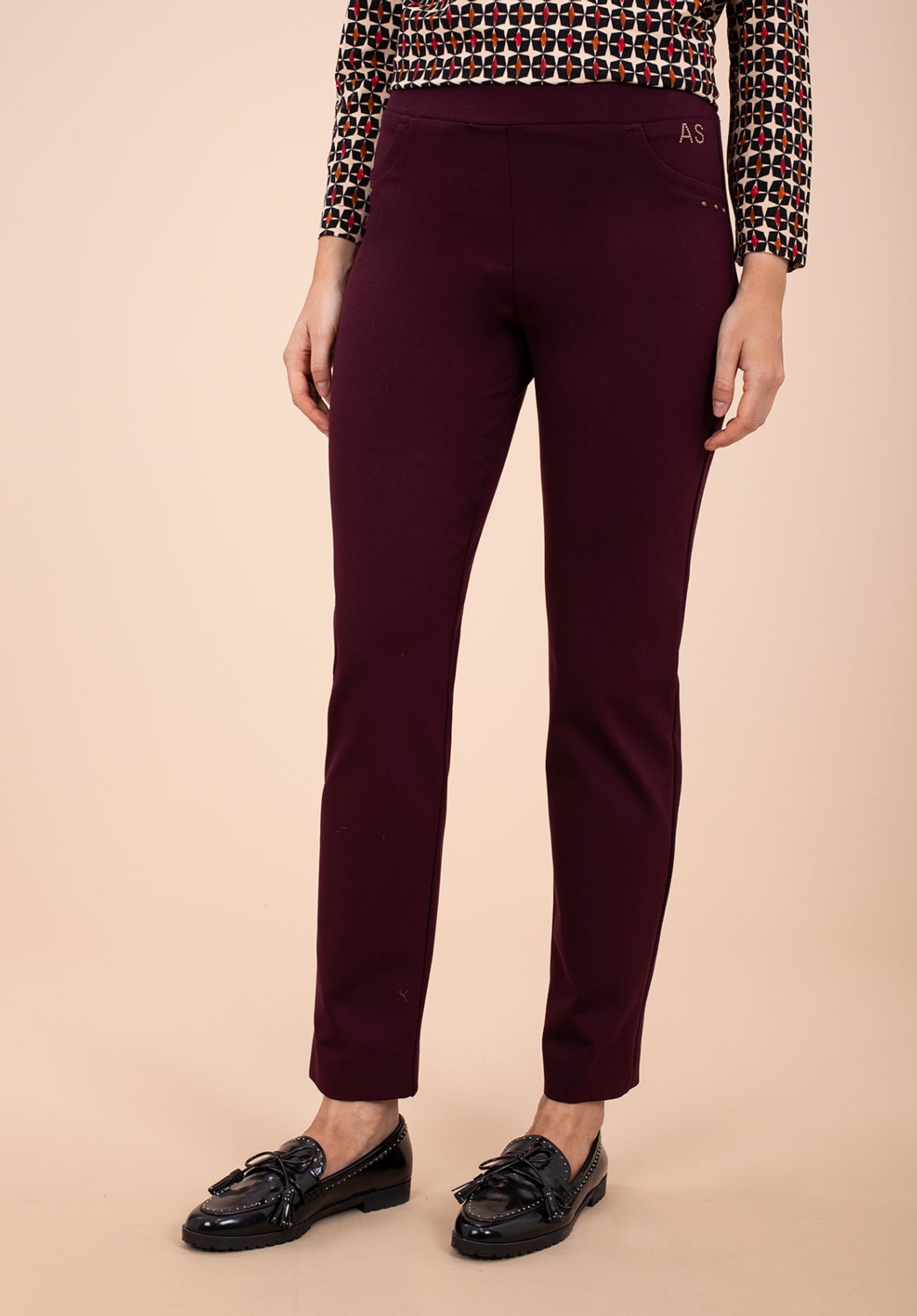 PANTALÓN BURDEOS DE TIRO MEDIO