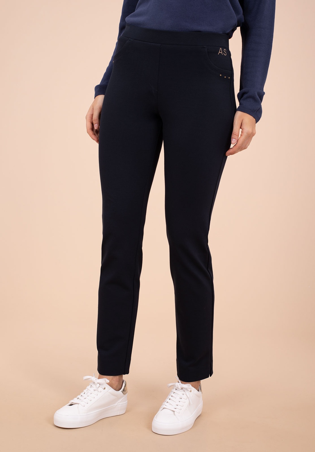 PANTALÓN AZUL MARINO DE TIRO MEDIO 1