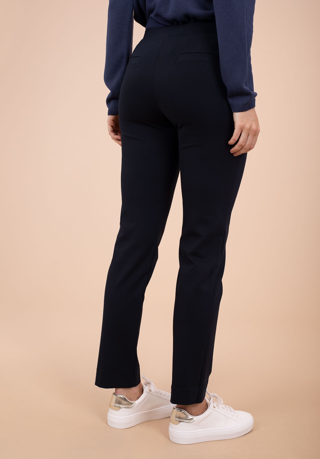 PANTALÓN AZUL MARINO DE TIRO MEDIO 3