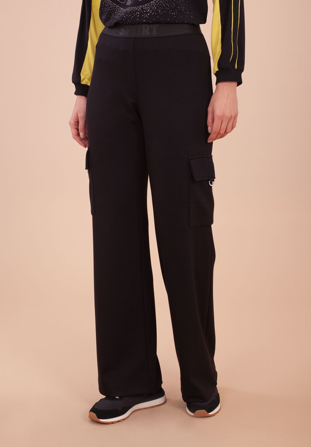 Pantalon negro cargo 1