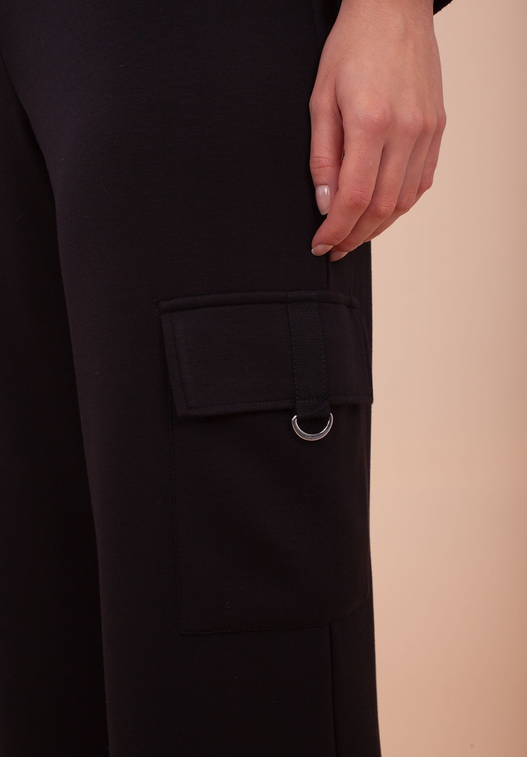 Pantalon negro cargo 2