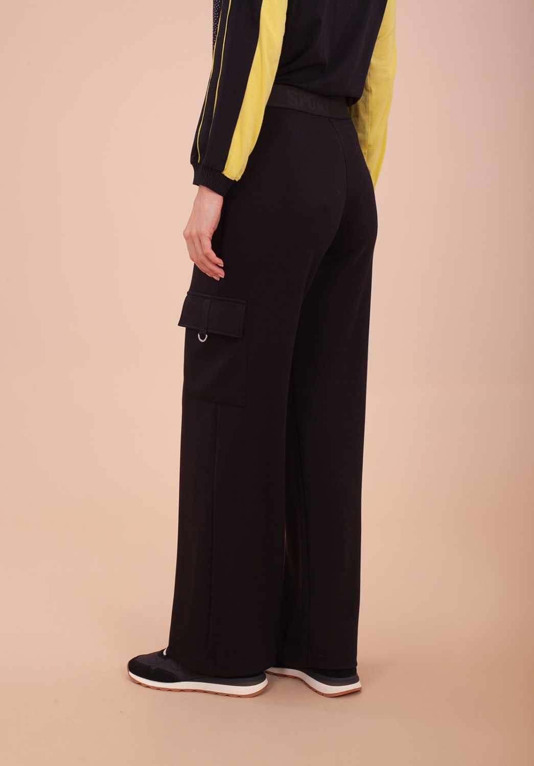 Pantalon negro cargo 3