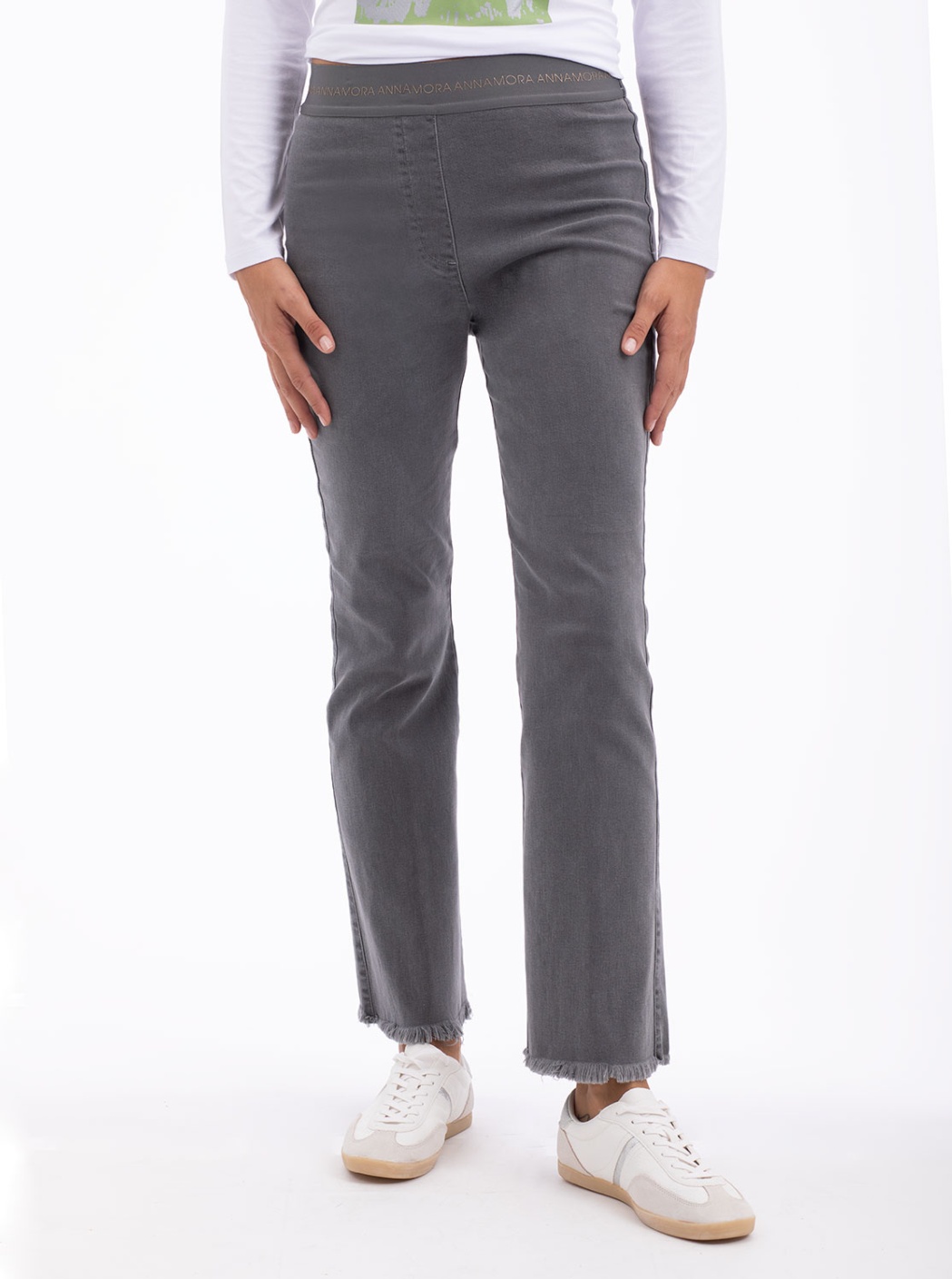 Pantalón tejano color gris. 2