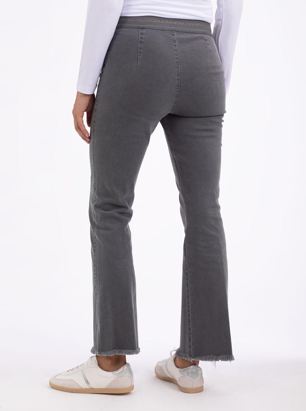 Pantalón tejano color gris. 1