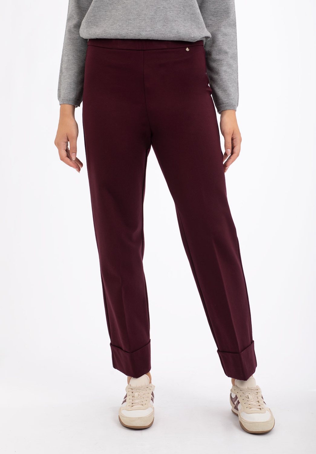 Pantalones clásicos burdeos con vueltas