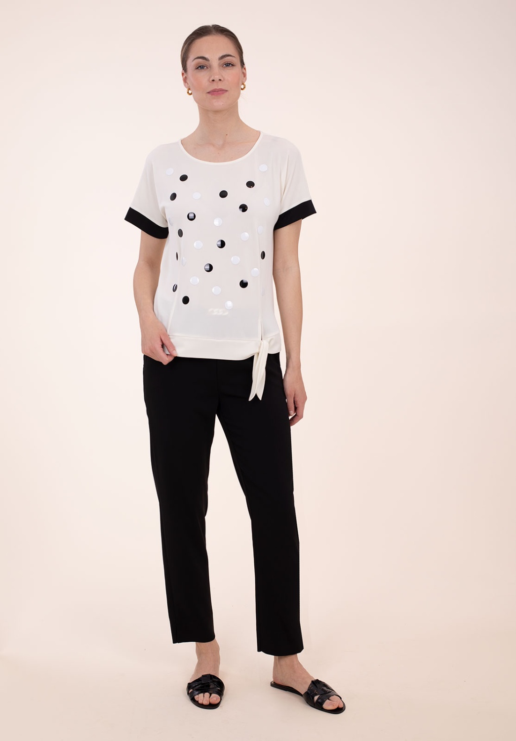 T-shirt beige avec appliqué à pois 3
