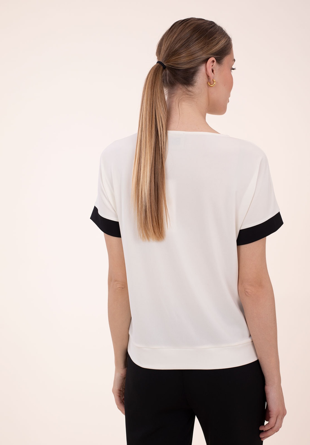T-shirt beige avec appliqué à pois 4