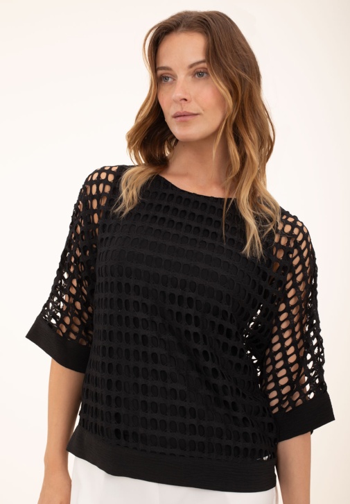 Camiseta Troquelada Negra 