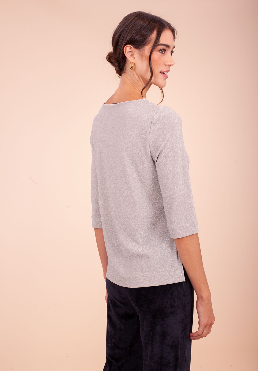 Camiseta gris-plateada 2