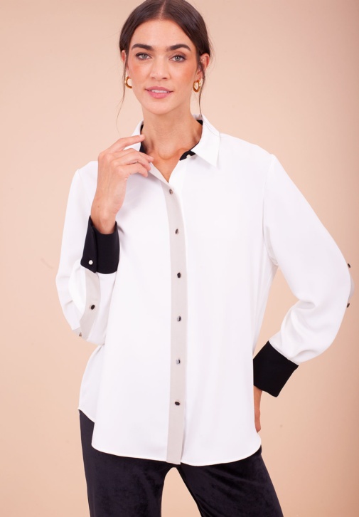 Blusa blanca con puños negros