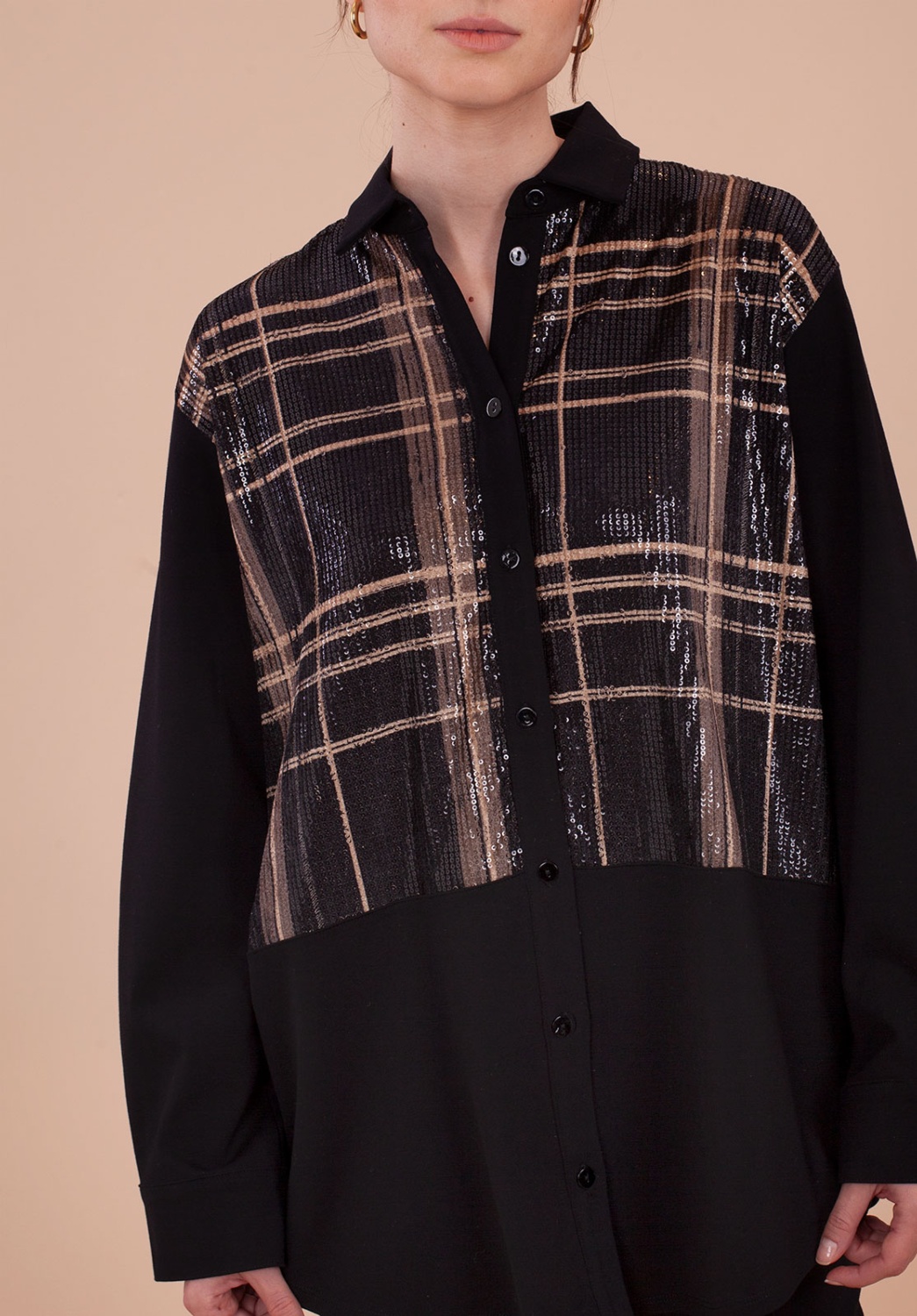 Camisa negra estampada de cuadros de lentejuelas 1