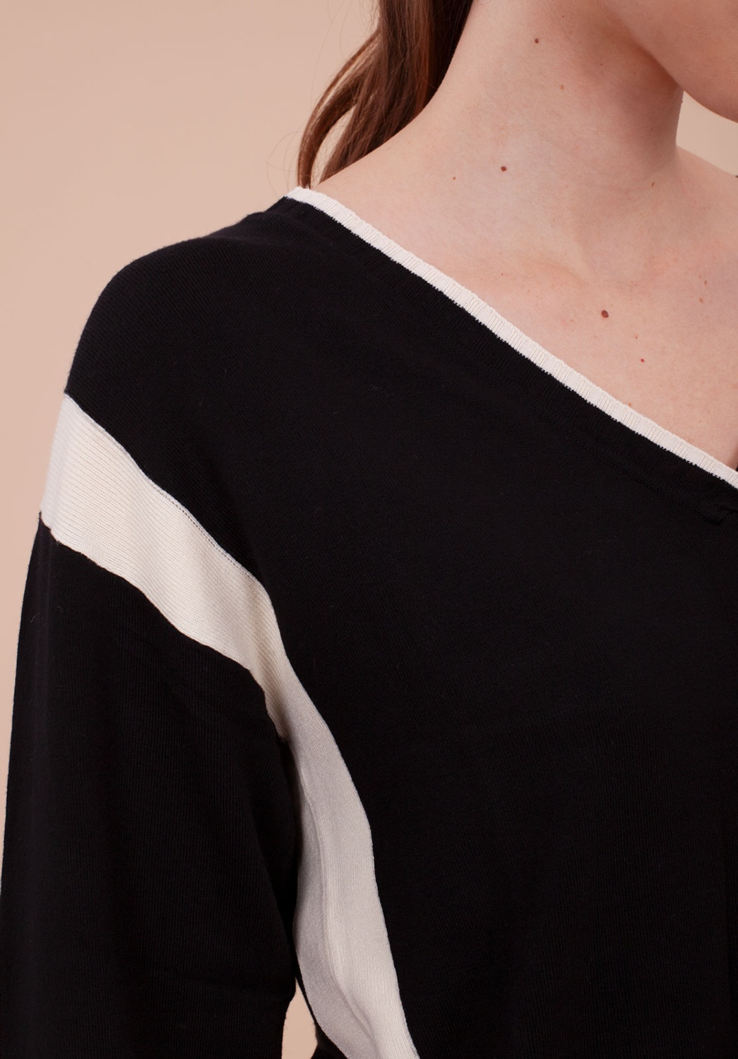 Jersey escote pico con franjas en contraste 2