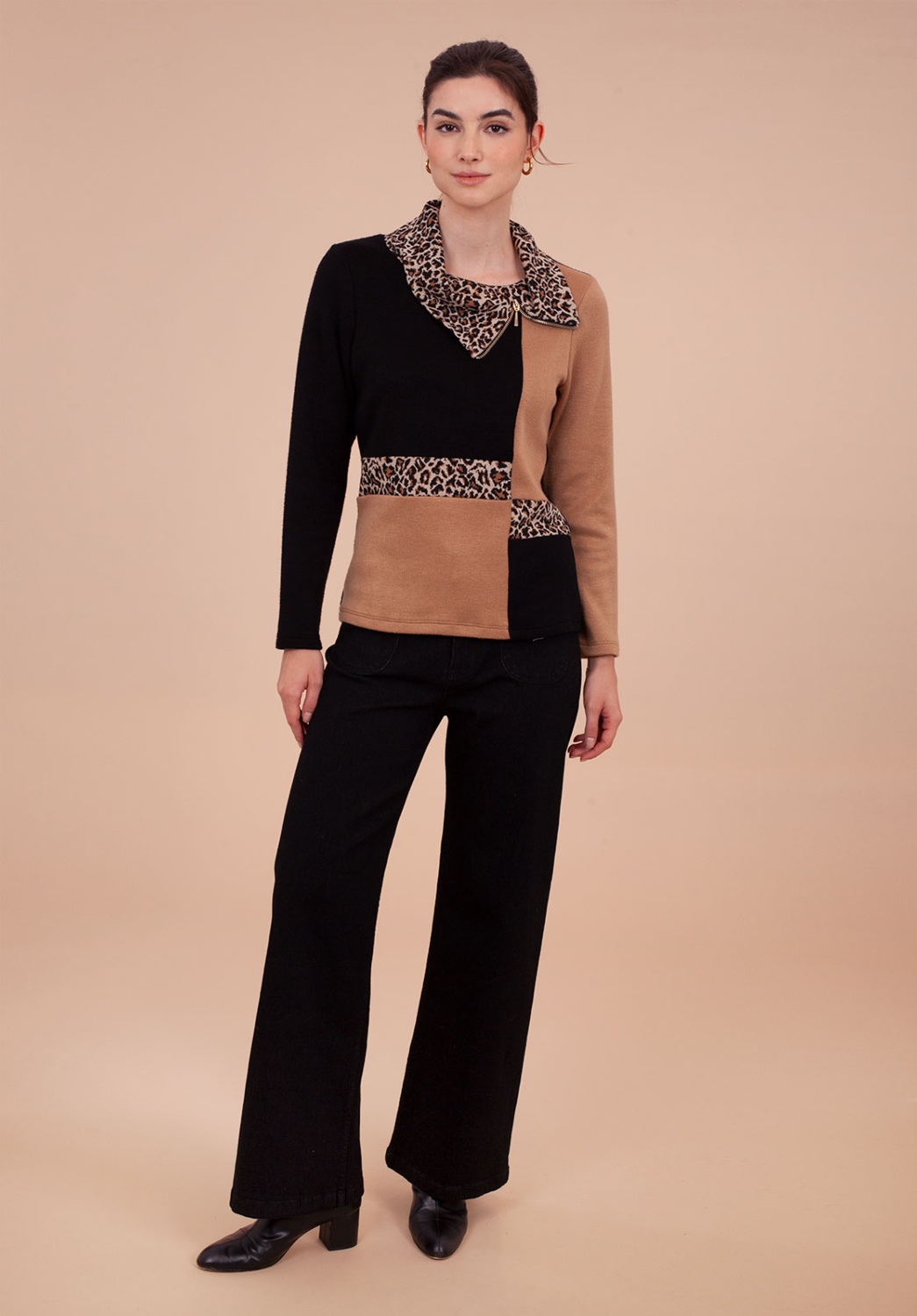 Jersey bicolor con cuello animal print 4