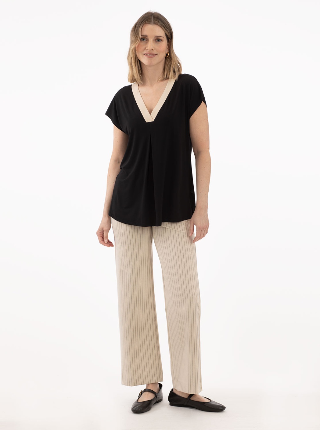 Camiseta Negra Cuello pico