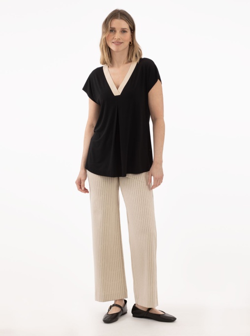 Camiseta Negra Cuello pico