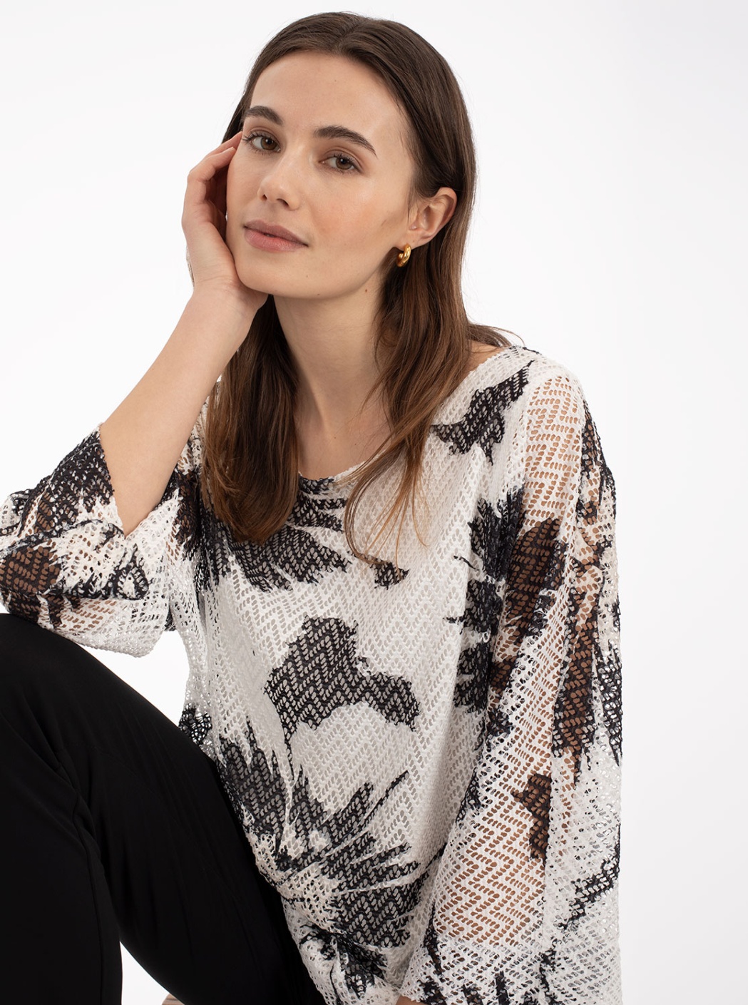 Blusa Calada Estampada Blanca y Negra 1